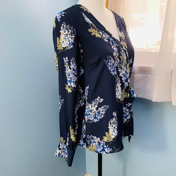 Vince Camuto Weeping Willows Wrap Top Size Small - Picture 6 of 9